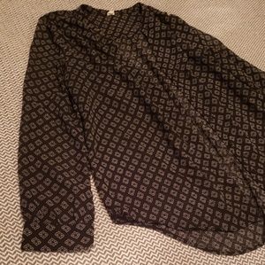 Old Navy L B&W Lightweight Button-Up